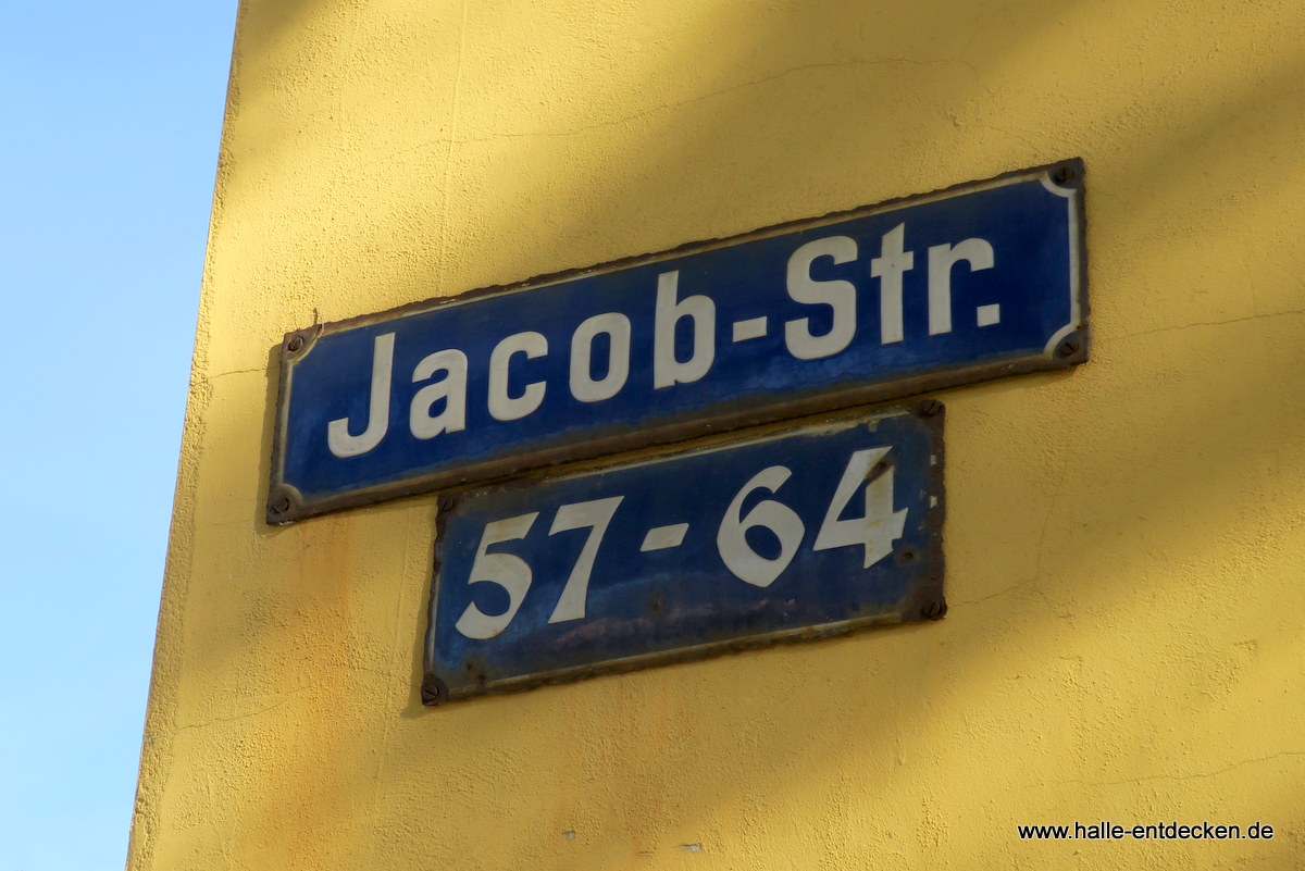 Die Jacobstraße in Halle (Saale), altes Straßenschild.