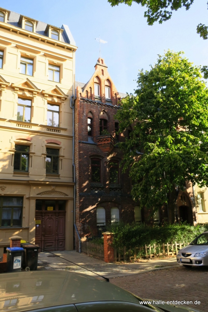 Altes Haus aus roten Backsteinen in der Schwetschkestraße in Halle (Saale).