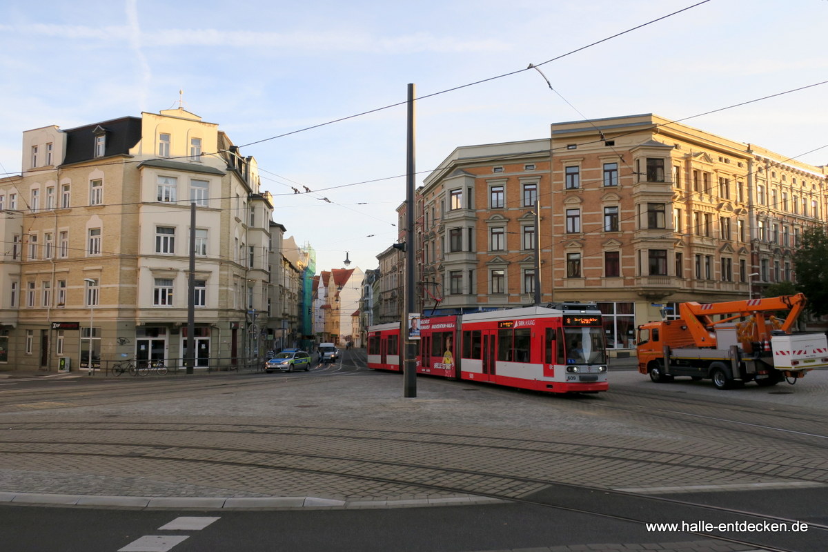 Rannischer Platz mit Blick zum Steinweg und Strßenbahn in Halle (Saale).