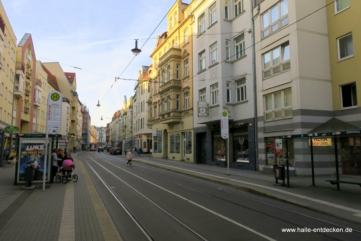 Der Steinweg in Halle, Blick in Richtung Heinrich-Pera-Straße und Rannischen Platz.