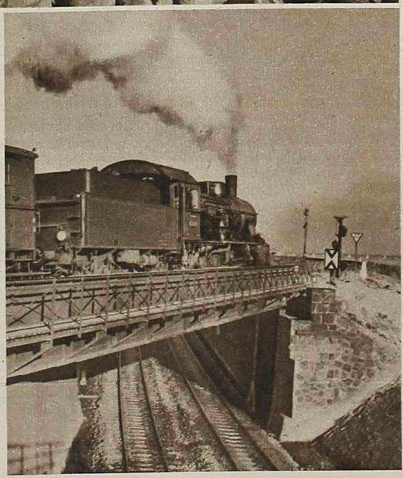 Eisenbahnbrücke Am Rosengarten.