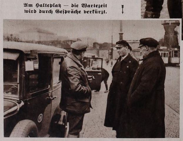 Taxis auf dem Bahnhofsvorplatz im Jahr 1931.